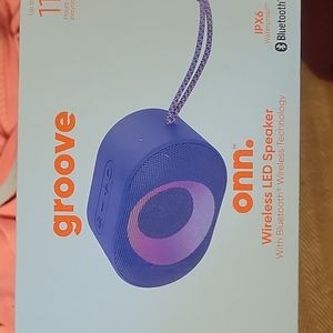 Groove Onn speaker 11 hours of play